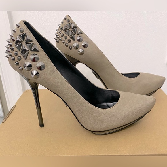 Rock & Republic Grey Spike Heel - Picture 1 of 6